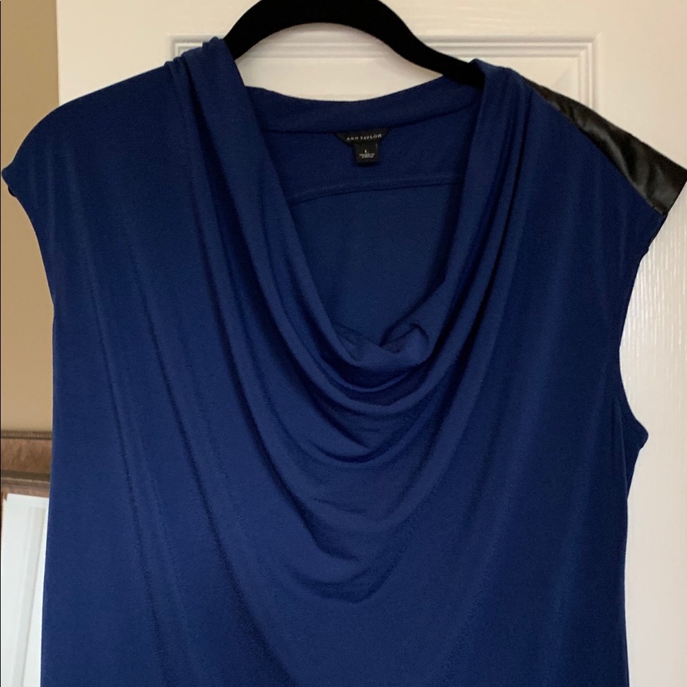 Sleeveless dress top